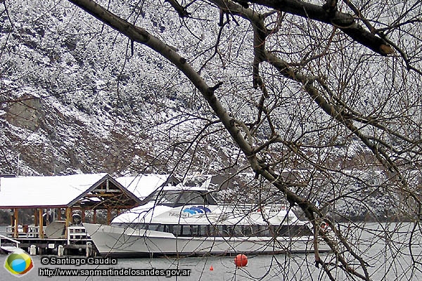 Foto Catamarán de excursiones (Santiago Gaudio)