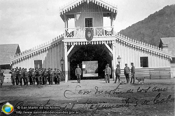 Foto Cuartel (San Martín de los Andes)